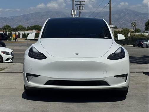 Pearl White Multi-Coat 2022 Tesla Model Y Long Range Dual Motor All-Wheel Drive
