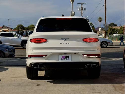 White 2023 Bentley Bentayga V8 AWD