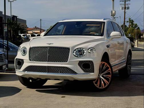 White 2023 Bentley Bentayga V8 AWD