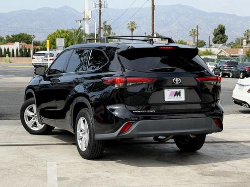 Midnight Black Metallic 2021 Toyota Highlander L