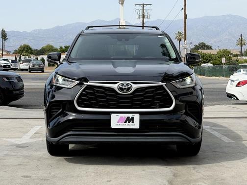 Midnight Black Metallic 2021 Toyota Highlander L