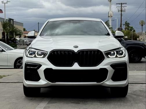 Mineral White Metallic 2023 BMW X6 M50i