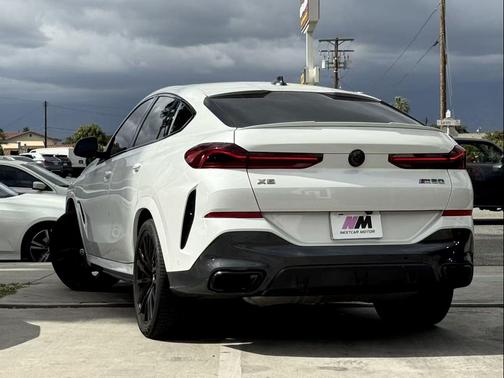 Mineral White Metallic 2023 BMW X6 M50i