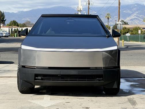 2024 Tesla Cybertruck Cyberbeast