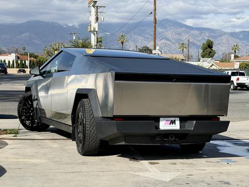 2024 Tesla Cybertruck Cyberbeast