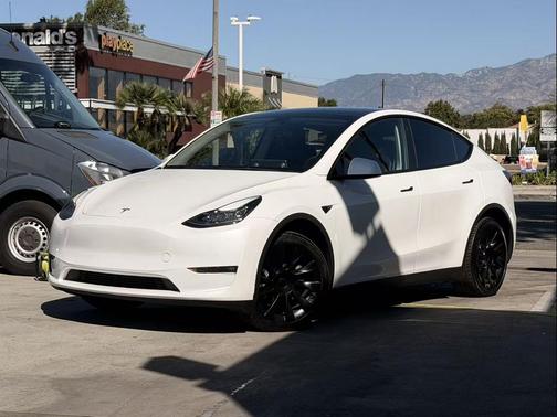 Pearl White Multi-Coat 2023 Tesla Model Y Long Range Dual Motor All-Wheel Drive