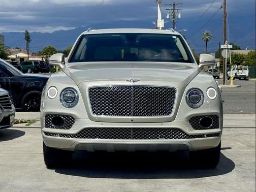 White 2019 Bentley Bentayga V8