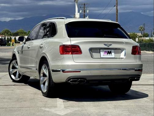 White 2019 Bentley Bentayga V8