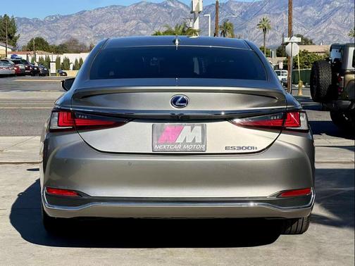 2021 Lexus ES 300h Base