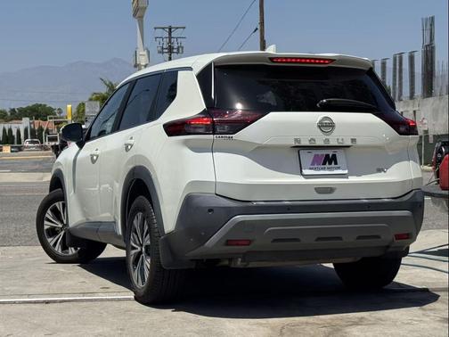 Pearl White Tricoat 2023 Nissan Rogue SV