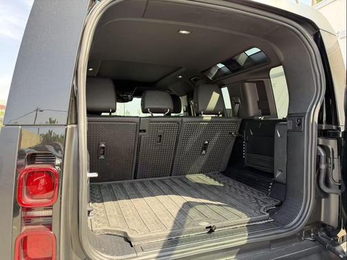 Santorini Black Metallic 2024 Land Rover Defender 110 P400 S