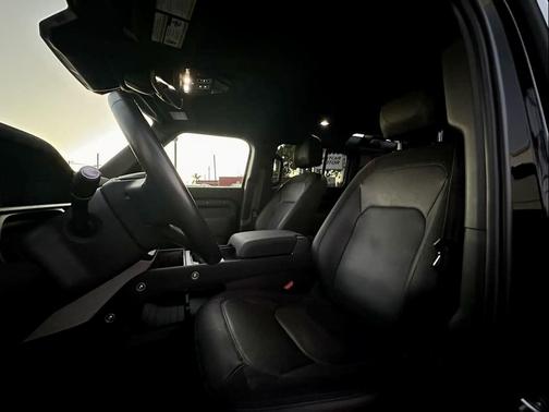 2023 Land Rover Defender 110 X-Dynamic SE