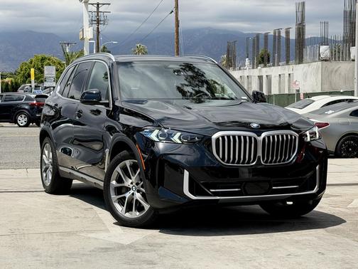 Black 2024 BMW X5 xDrive40i