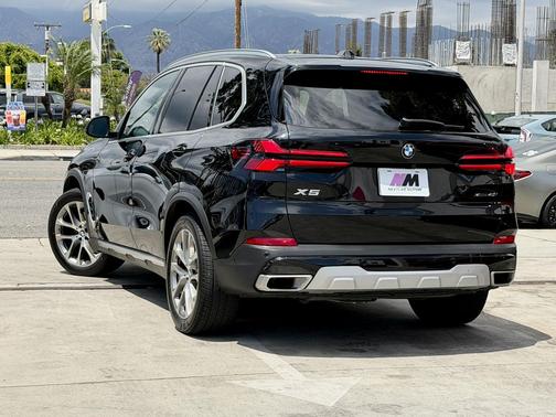 Black 2024 BMW X5 xDrive40i