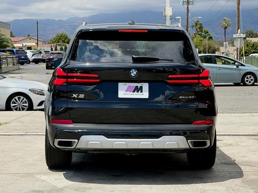 Black 2024 BMW X5 xDrive40i