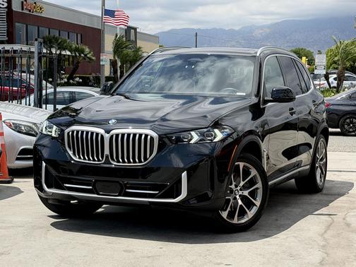 Black 2024 BMW X5 xDrive40i
