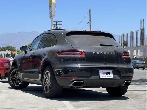 Black 2018 Porsche Macan Macan