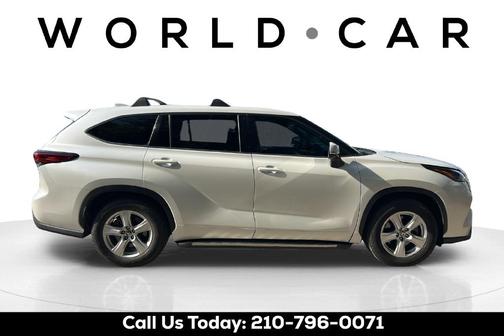 Blizzard Pearl 2021 Toyota Highlander LE