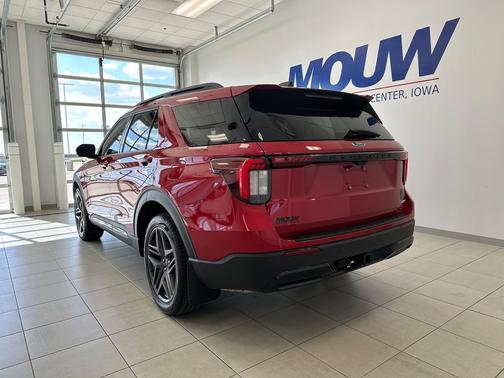 Rapid Red Metallic Tinted Clearcoat 2025 Ford Explorer ST-Line