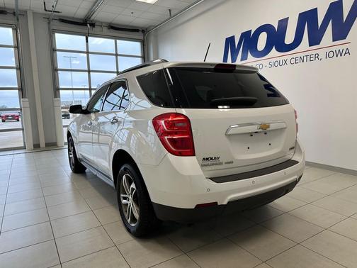 White 2017 Chevrolet Equinox Premier
