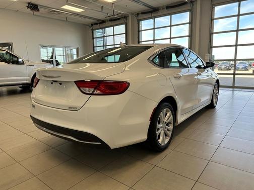 Bright White Clearcoat 2015 Chrysler 200 Limited