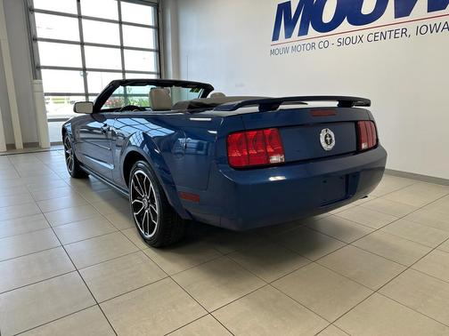 2006 Ford Mustang Deluxe