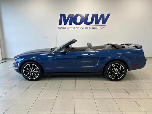2006 Ford Mustang Deluxe