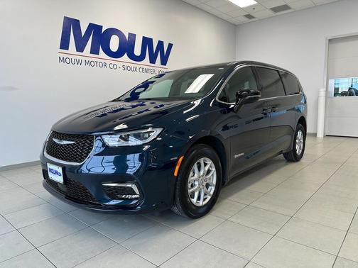 2024 Chrysler Pacifica Touring