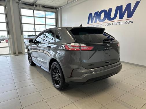 Carbonized Gray Metallic 2024 Ford Edge ST Line