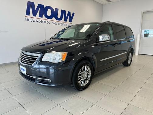 2014 Chrysler Town & Country Touring-L