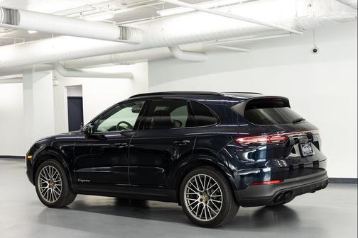 Moonlight Blue Metallic 2023 Porsche Cayenne Platinum Edition