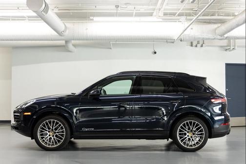 Moonlight Blue Metallic 2023 Porsche Cayenne Platinum Edition
