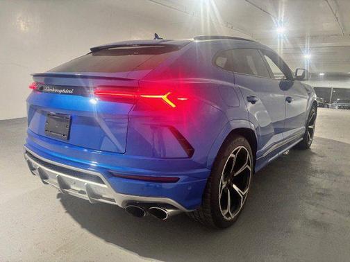 2021 Lamborghini Urus Base