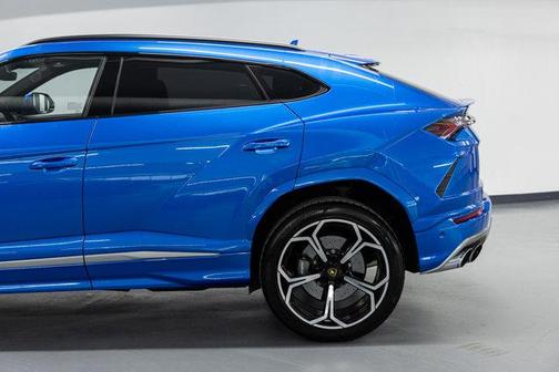 2021 Lamborghini Urus Base