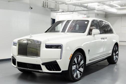 ENGLISH_WHITE 2026 Rolls-Royce Cullinan BLKBDGE