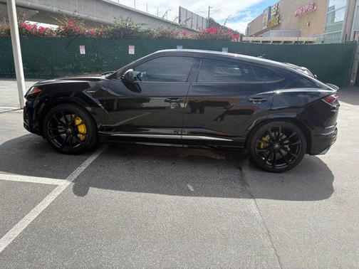 Nero Noctis 2021 Lamborghini Urus Base