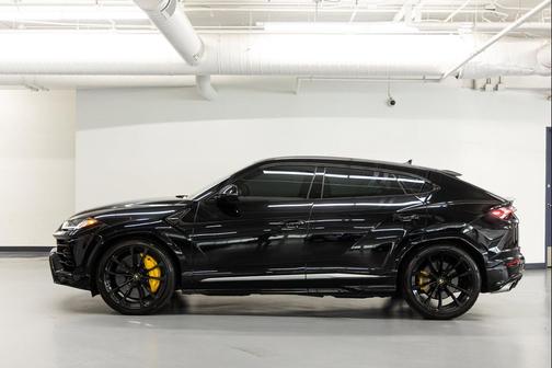 Nero Noctis 2021 Lamborghini Urus Base