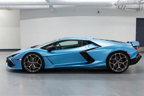 2025 Lamborghini Revuelto Coupe