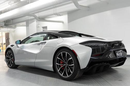 2023 McLaren Artura Base