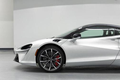 2023 McLaren Artura Base