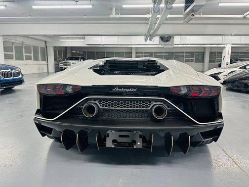 2022 Lamborghini Aventador SVJ LP 780-4 Ultimae