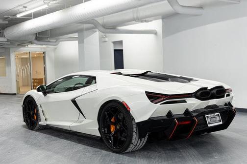 2026 Lamborghini Revuelto 