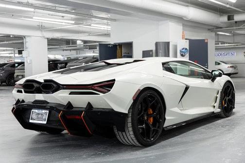 2026 Lamborghini Revuelto 