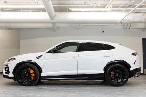 2021 Lamborghini Urus Base