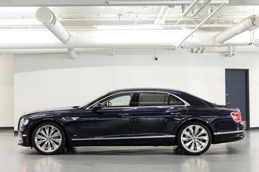 Dark Sapphire 2022 Bentley Flying Spur V8