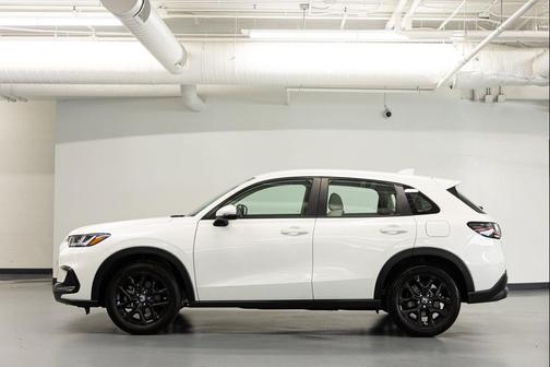 Platinum White Pearl 2025 Honda HR-V LX