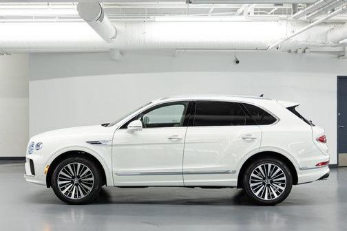 Glacier White 2026 Bentley Bentayga V8