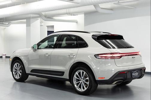 Chalk 2022 Porsche Macan Macan