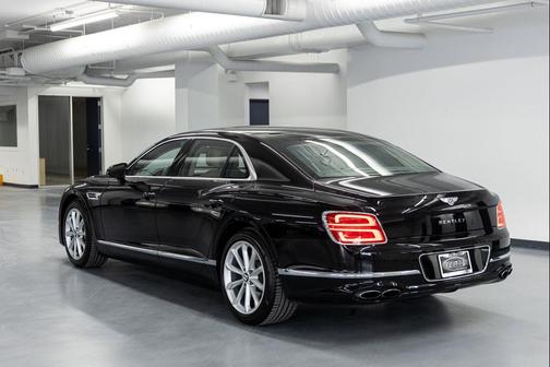Beluga 2023 Bentley Flying Spur V8