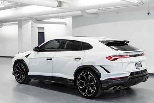 2024 Lamborghini Urus Performante